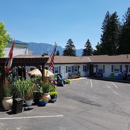 Creston Valley Motel Екстер'єр фото