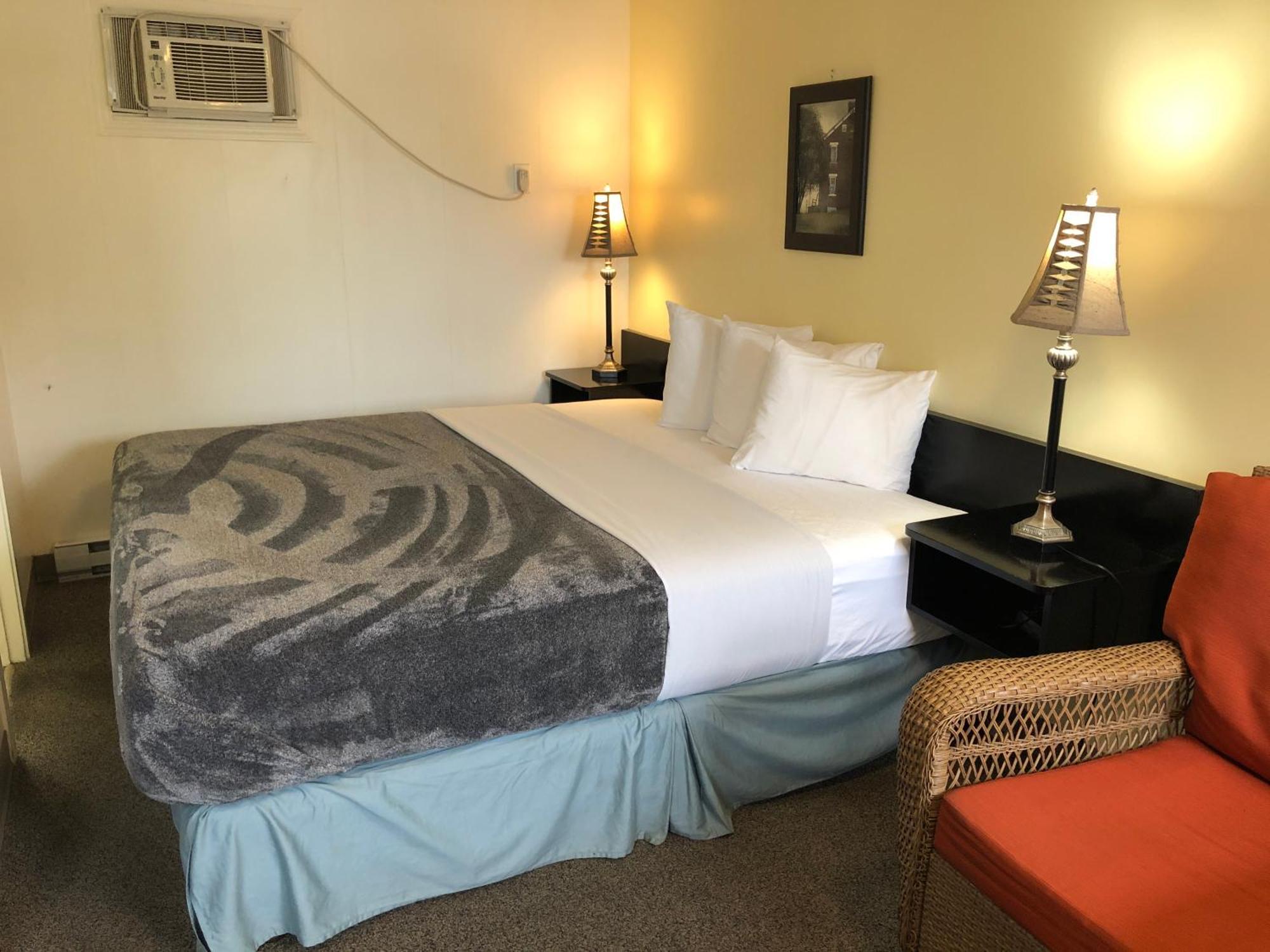 Creston Valley Motel Екстер'єр фото