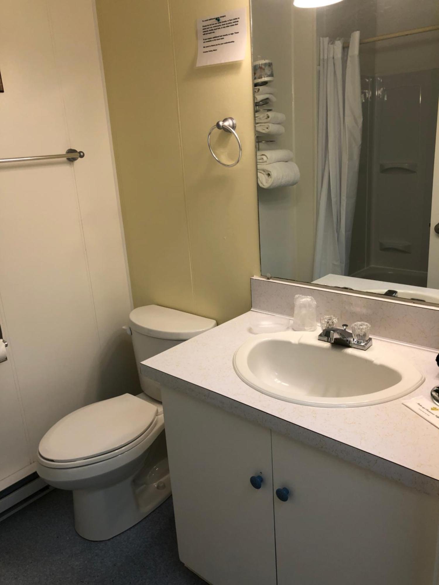 Creston Valley Motel Екстер'єр фото