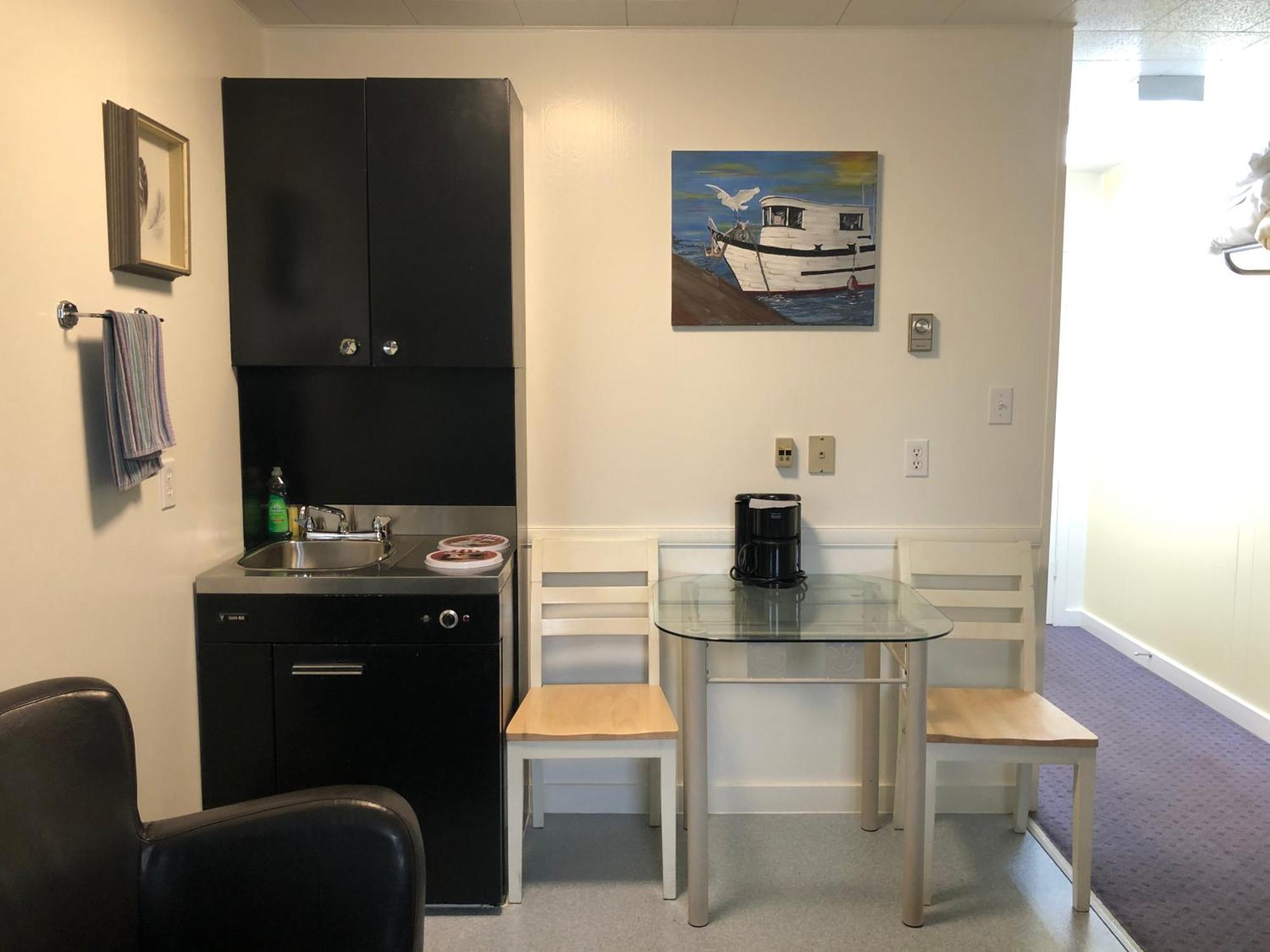 Creston Valley Motel Екстер'єр фото