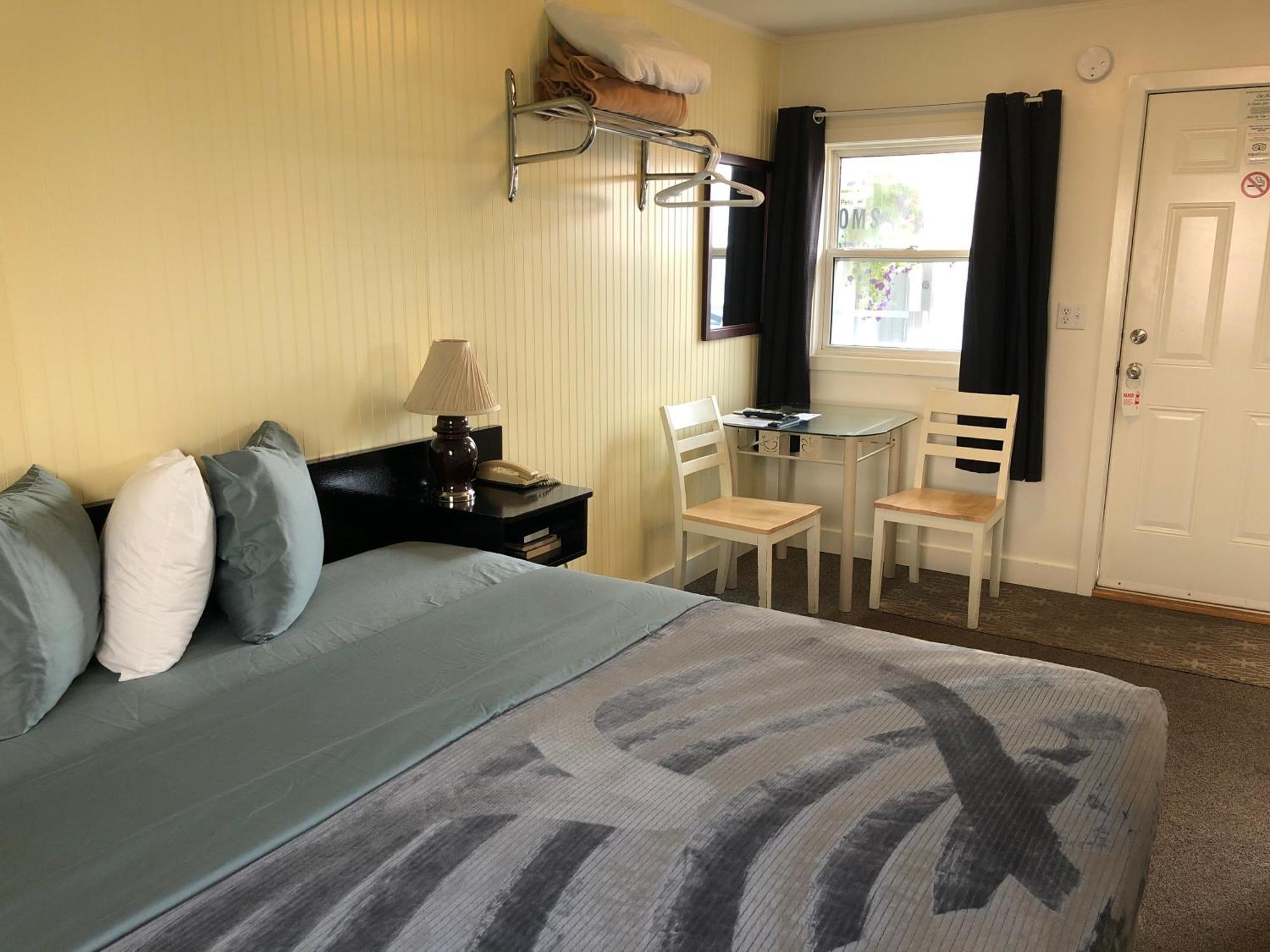 Creston Valley Motel Екстер'єр фото