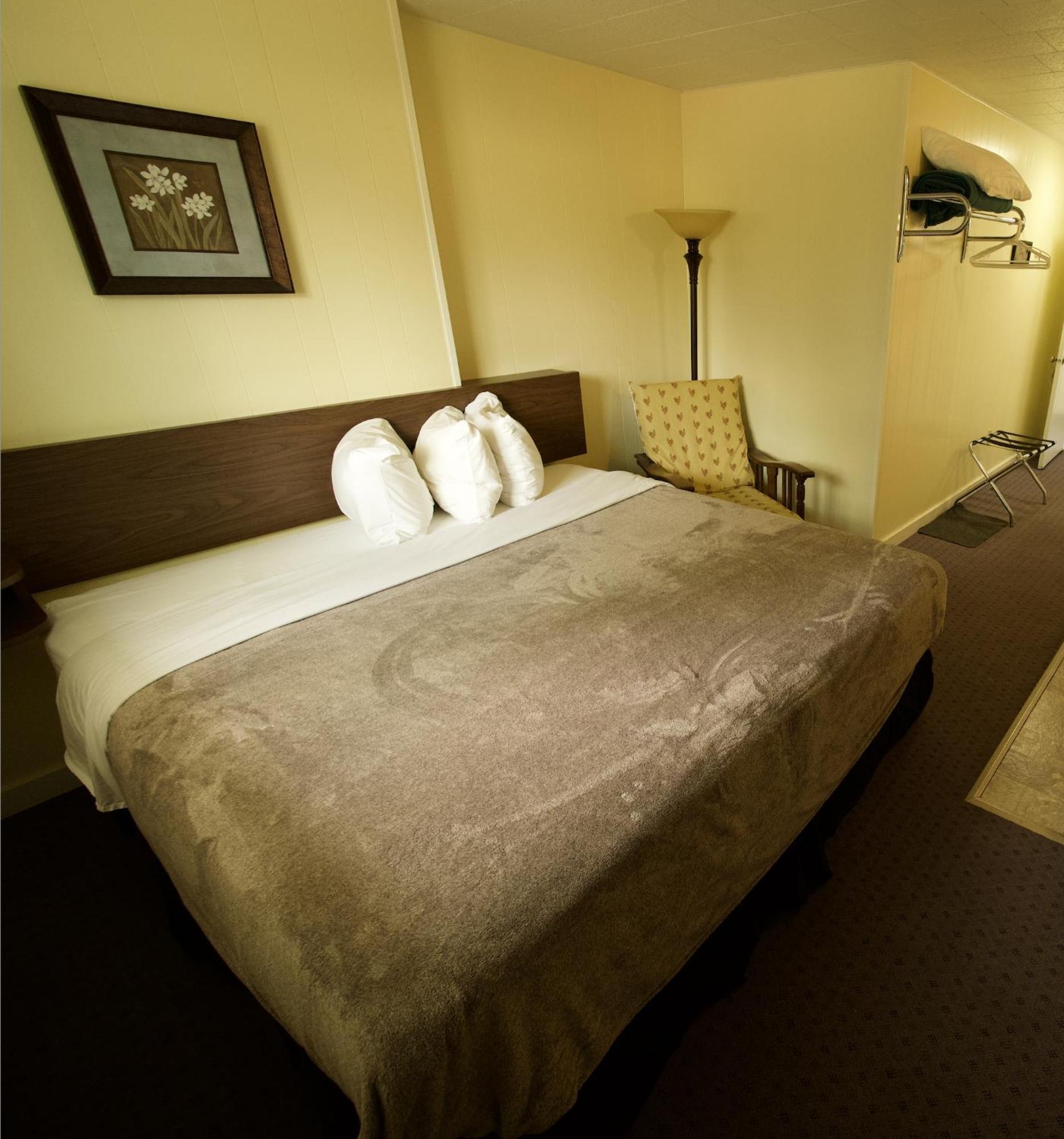 Creston Valley Motel Екстер'єр фото