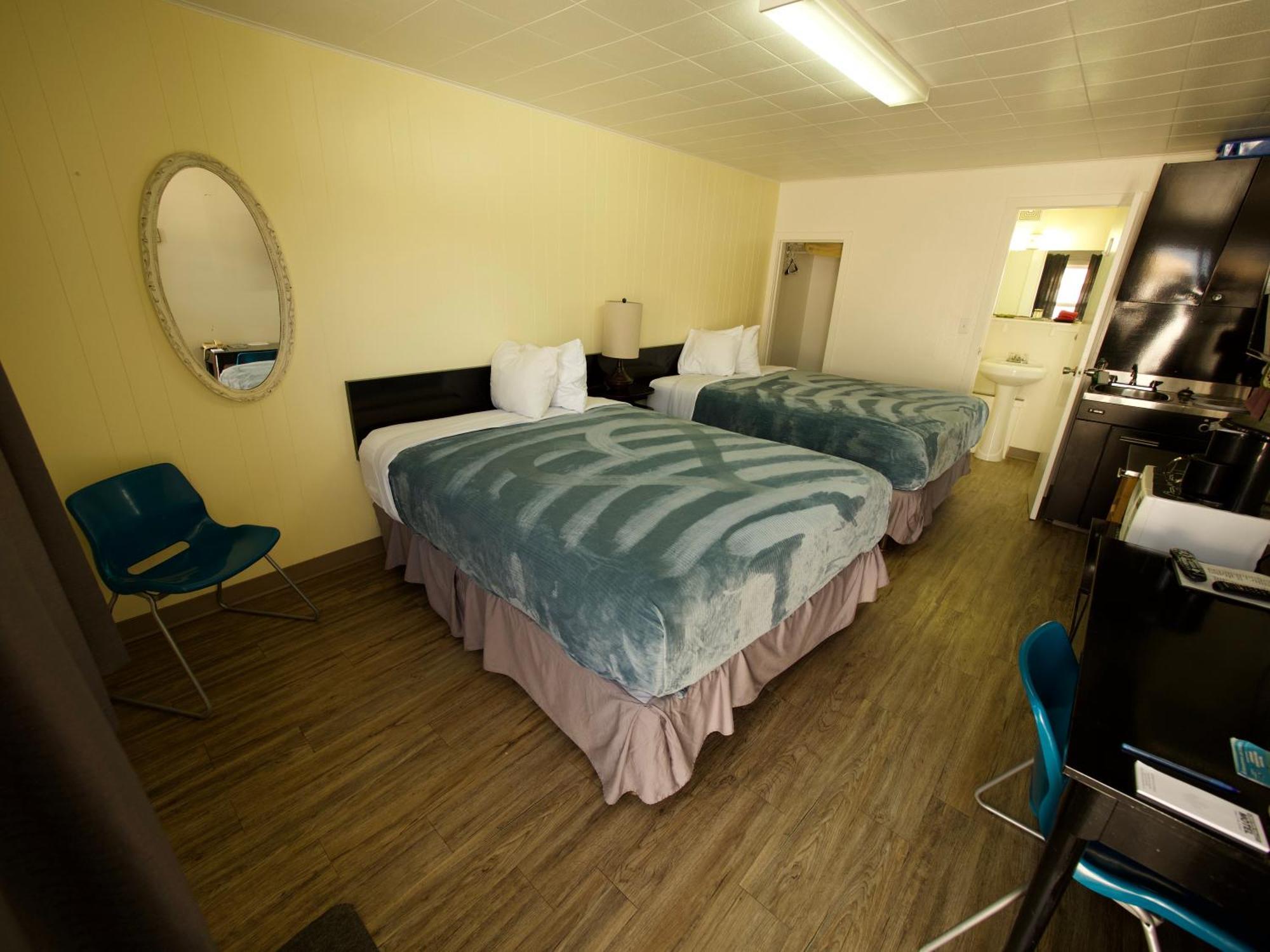 Creston Valley Motel Екстер'єр фото