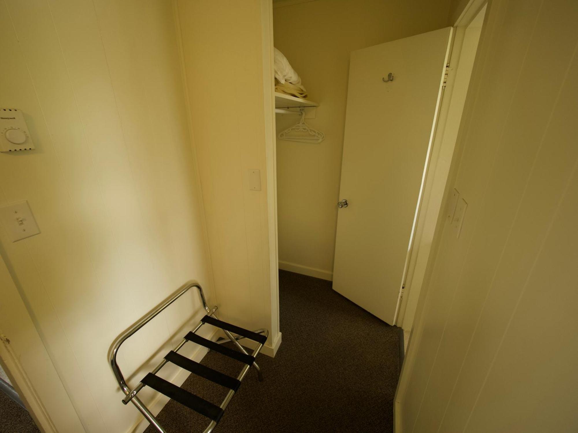 Creston Valley Motel Екстер'єр фото