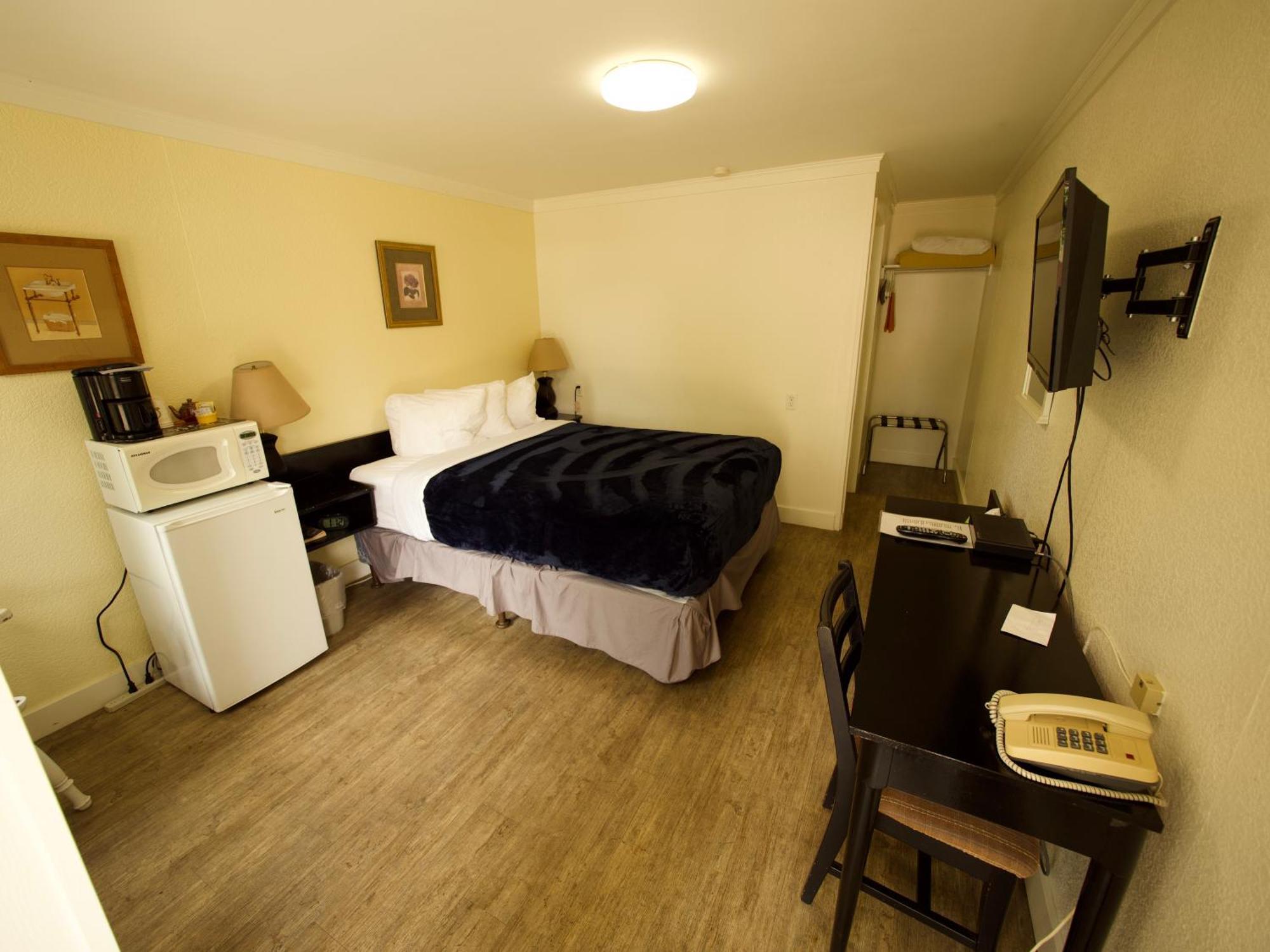 Creston Valley Motel Екстер'єр фото