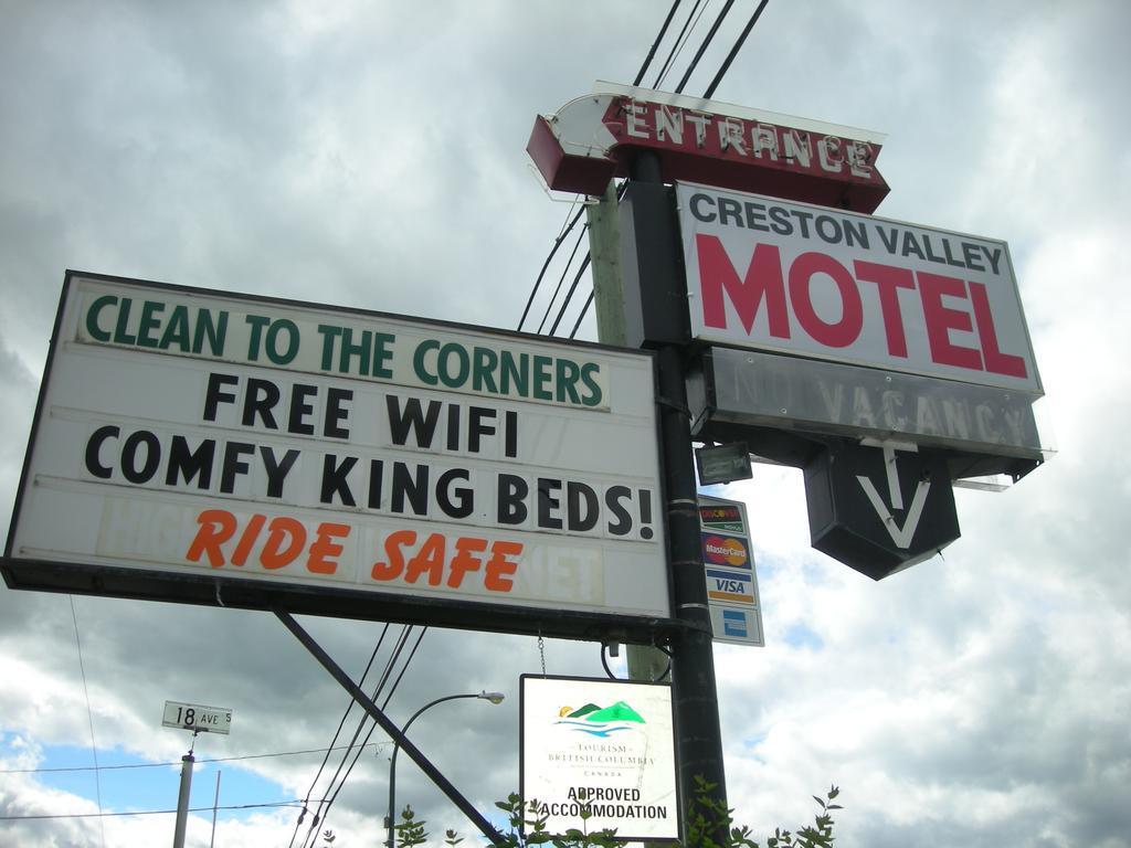 Creston Valley Motel Екстер'єр фото