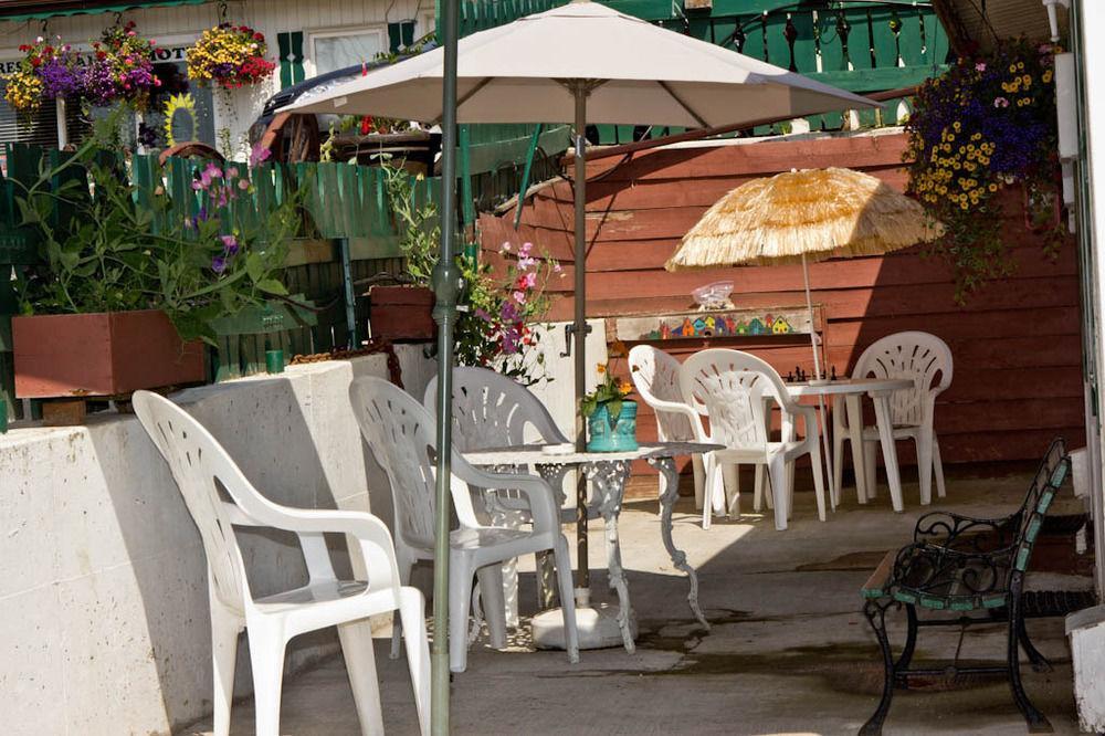 Creston Valley Motel Екстер'єр фото