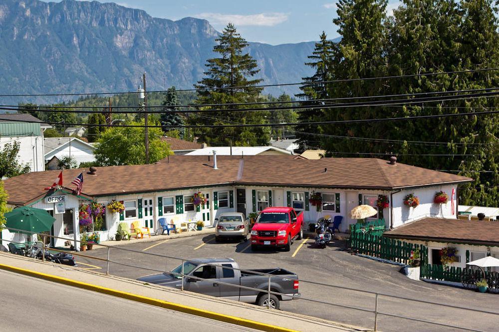 Creston Valley Motel Екстер'єр фото