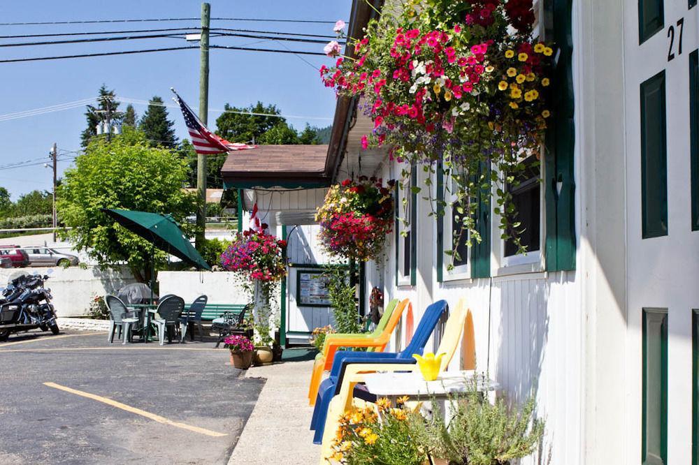 Creston Valley Motel Екстер'єр фото