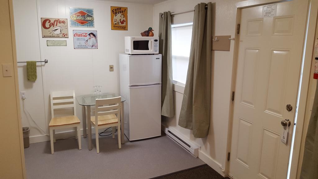 Creston Valley Motel Екстер'єр фото