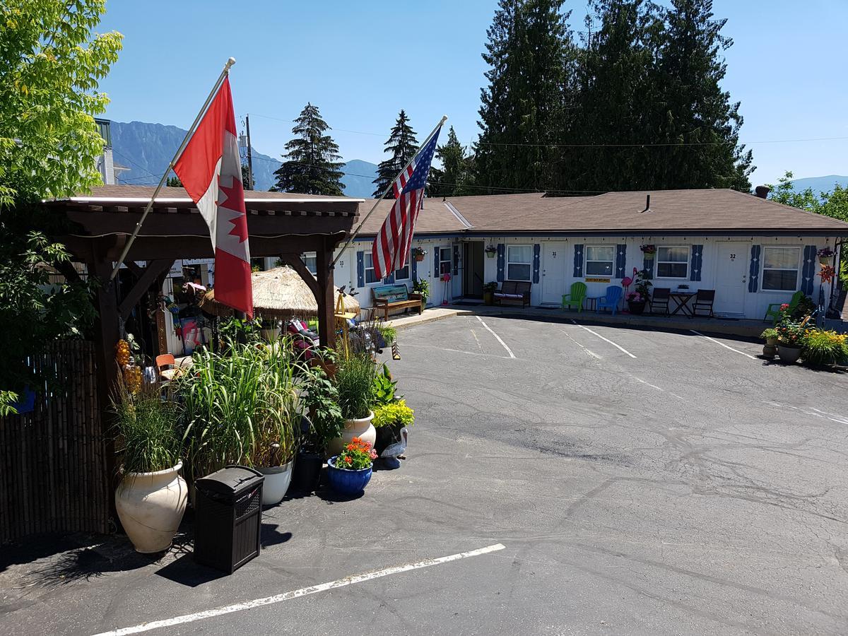 Creston Valley Motel Екстер'єр фото