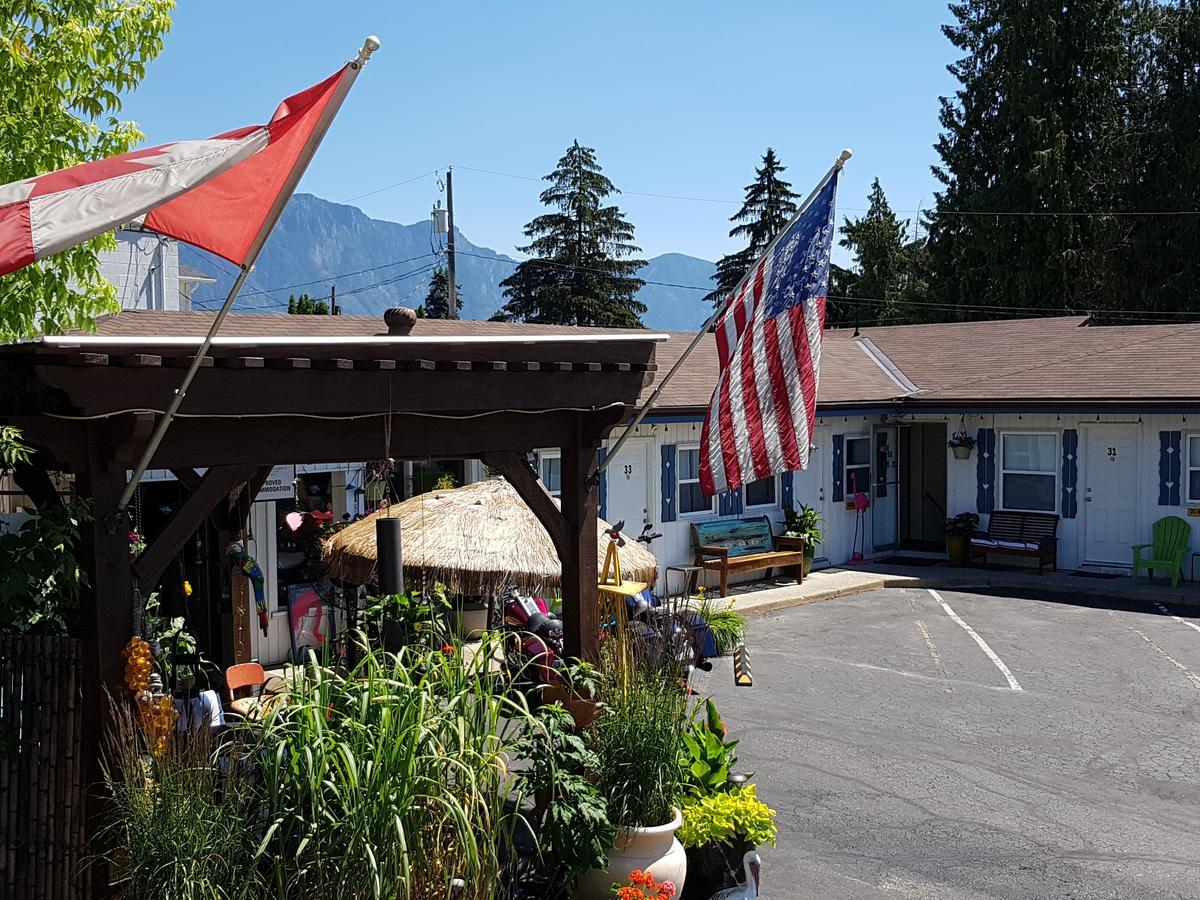 Creston Valley Motel Екстер'єр фото