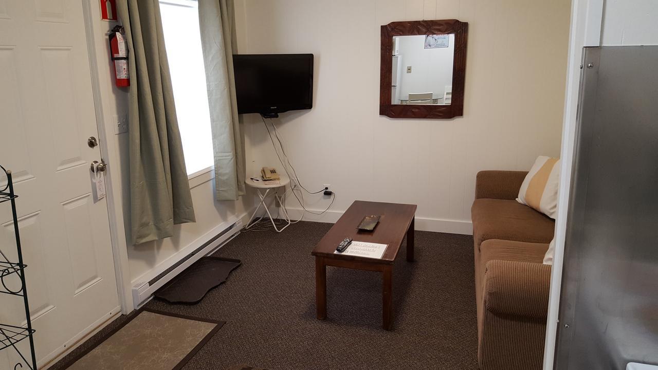 Creston Valley Motel Екстер'єр фото